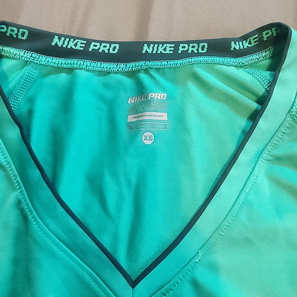 Nike Pro Aqua V-Neck Top